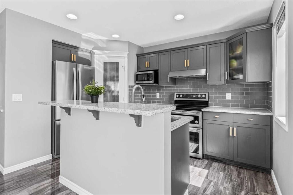 178 Evansmeade Common Nw, Calgary, AB - Indoor Photo Showing Kitchen With Stainless Steel Kitchen With Upgraded Kitchen
