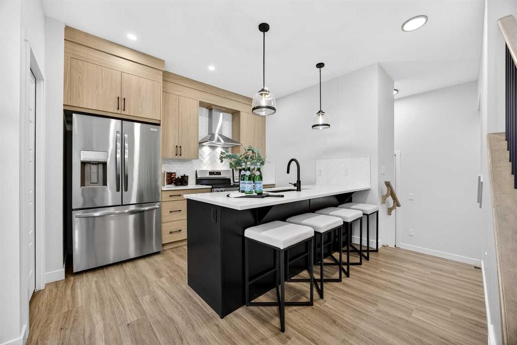 306 Alpine Boulevard, Calgary, AB - Indoor Photo Showing Kitchen With Stainless Steel Kitchen