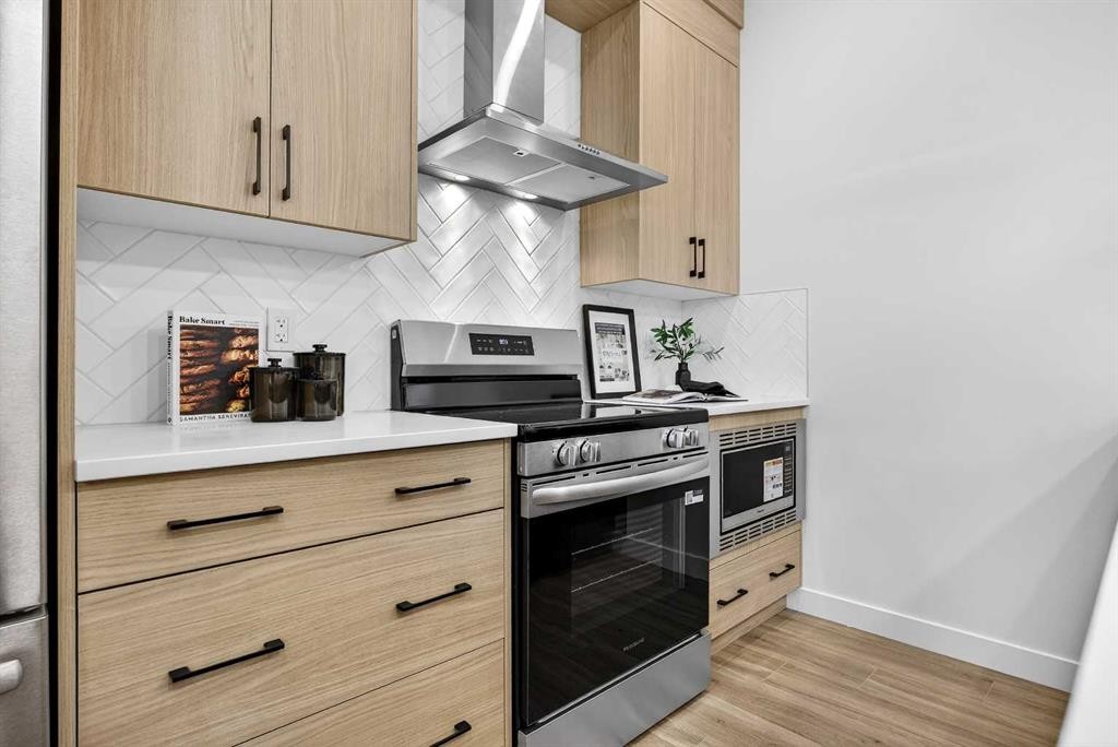 306 Alpine Boulevard, Calgary, AB - Indoor Photo Showing Kitchen