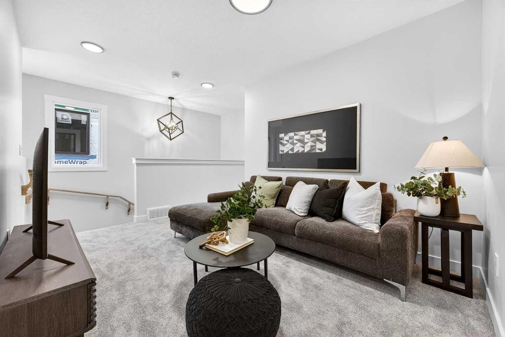 306 Alpine Boulevard, Calgary, AB - Indoor Photo Showing Living Room