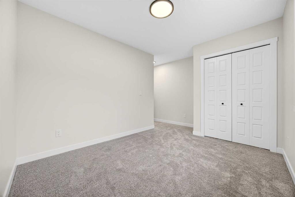306 Alpine Boulevard, Calgary, AB - Indoor Photo Showing Other Room