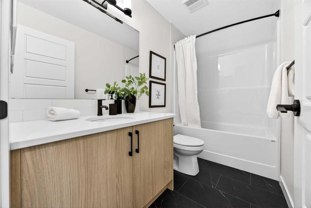 306 Alpine Boulevard, Calgary, AB - Indoor Photo Showing Bathroom
