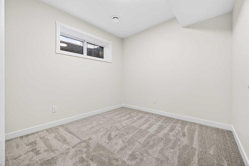 306 Alpine Boulevard, Calgary, AB - Indoor Photo Showing Other Room