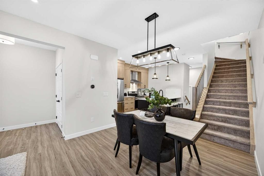 306 Alpine Boulevard, Calgary, AB - Indoor Photo Showing Dining Room