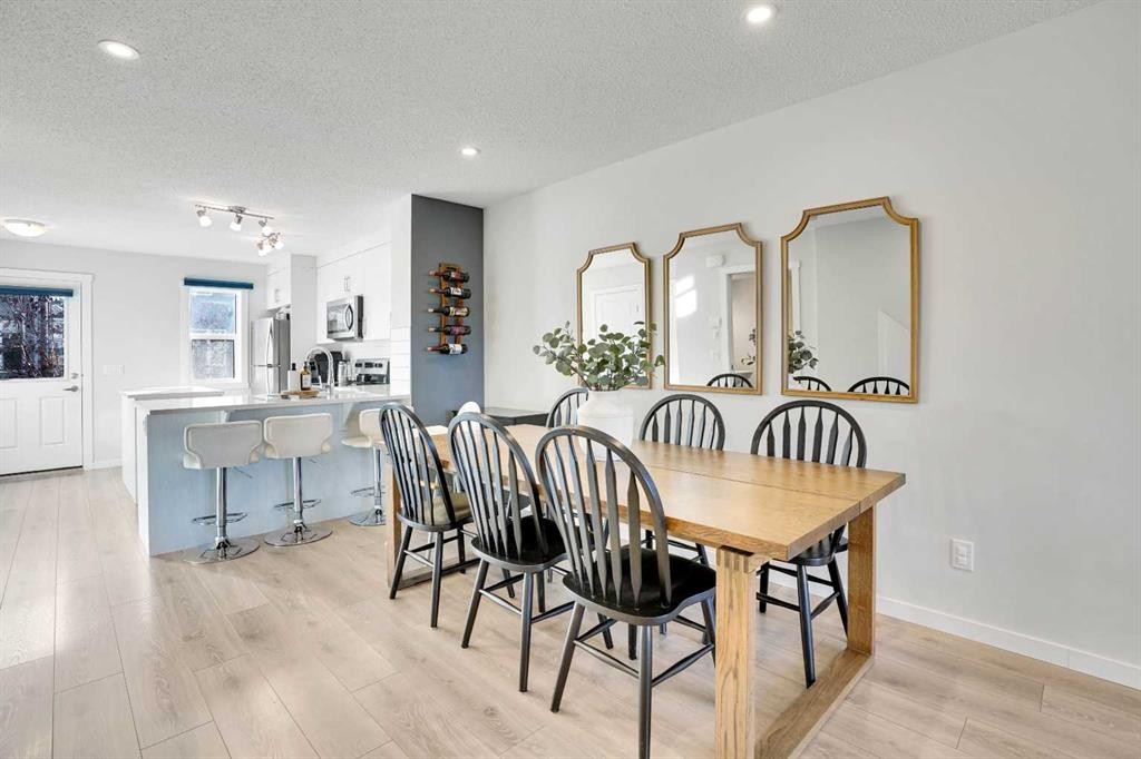 128 Cranbrook Square Se, Calgary, AB - Indoor Photo Showing Dining Room