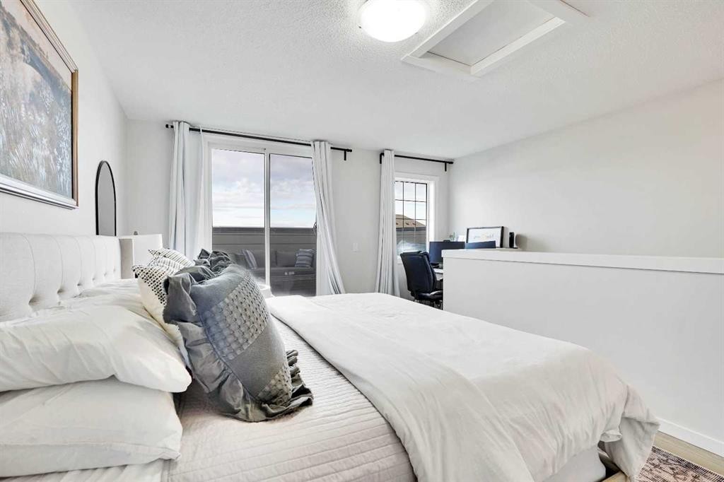 128 Cranbrook Square Se, Calgary, AB - Indoor Photo Showing Bedroom