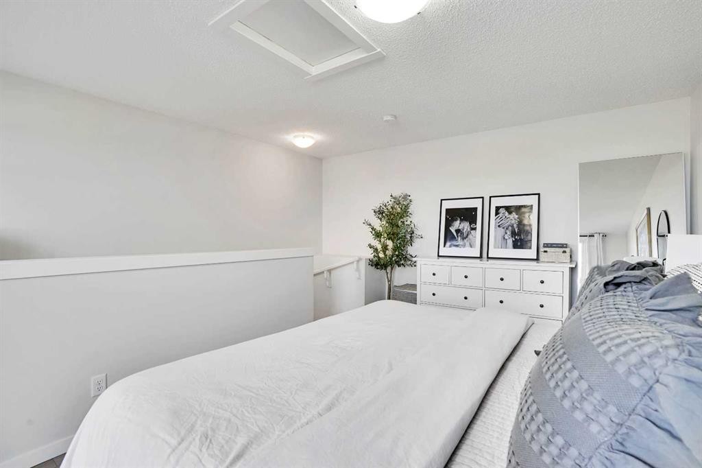 128 Cranbrook Square Se, Calgary, AB - Indoor Photo Showing Bedroom