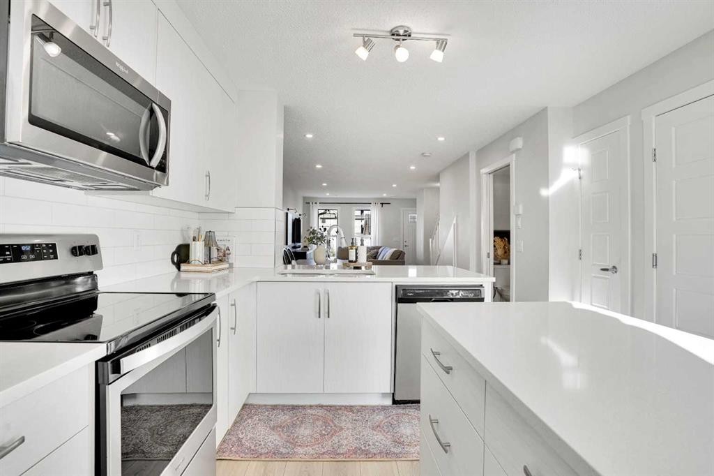 128 Cranbrook Square Se, Calgary, AB - Indoor Photo Showing Kitchen With Upgraded Kitchen