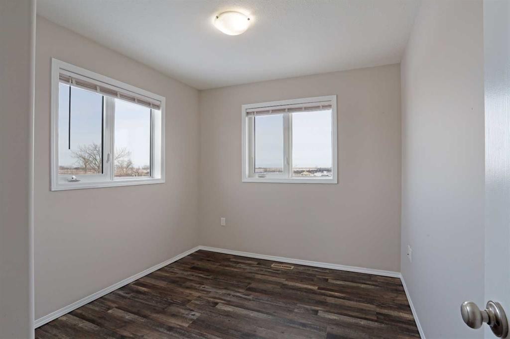 322 17 Street East, Brooks, AB - Indoor Photo Showing Other Room