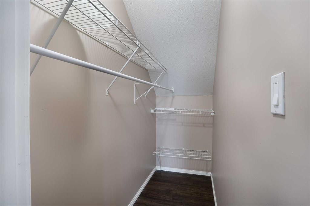 322 17 Street East, Brooks, AB - Indoor With Storage