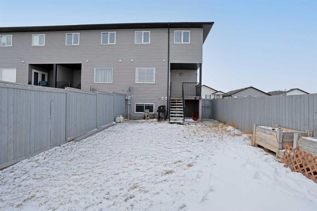 322 17 Street East, Brooks, AB - Outdoor With Exterior