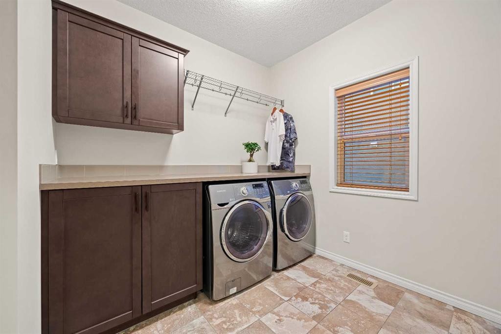 43 Ranchers Crescent, Okotoks, AB - Indoor Photo Showing Laundry Room