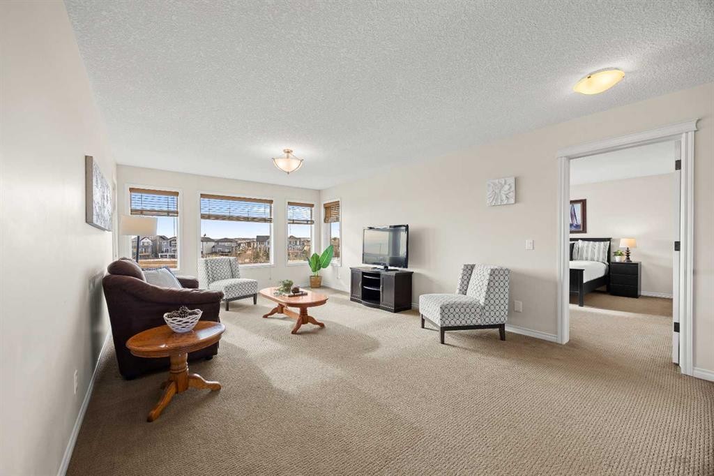 43 Ranchers Crescent, Okotoks, AB - Indoor Photo Showing Living Room