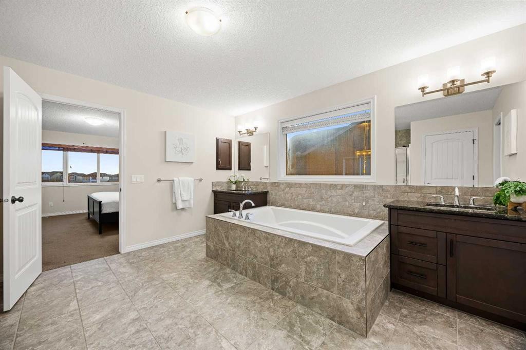 43 Ranchers Crescent, Okotoks, AB - Indoor Photo Showing Bathroom