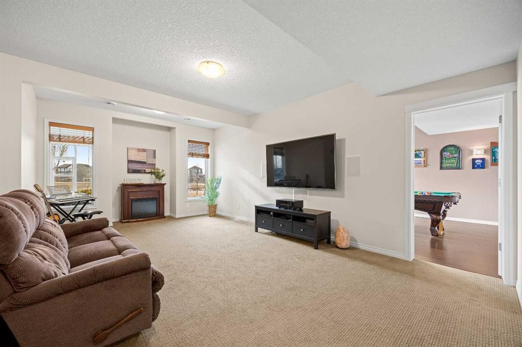 43 Ranchers Crescent, Okotoks, AB - Indoor Photo Showing Living Room