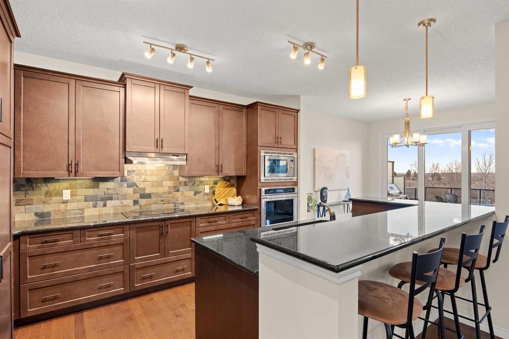 43 Ranchers Crescent, Okotoks, AB - Indoor Photo Showing Kitchen With Upgraded Kitchen