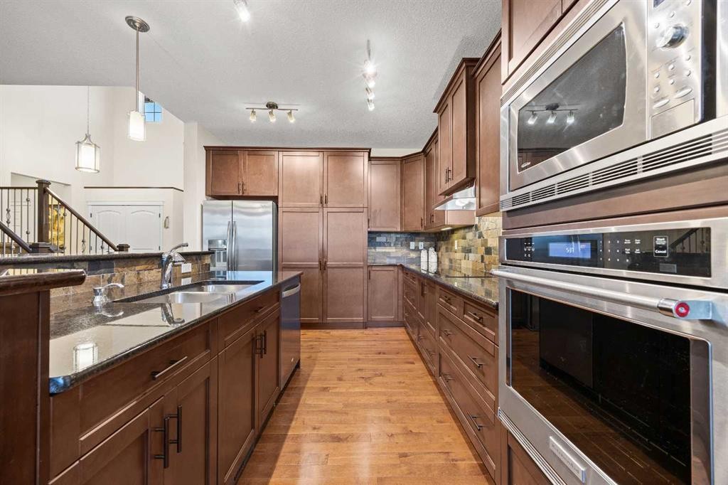 43 Ranchers Crescent, Okotoks, AB - Indoor Photo Showing Kitchen With Double Sink With Upgraded Kitchen