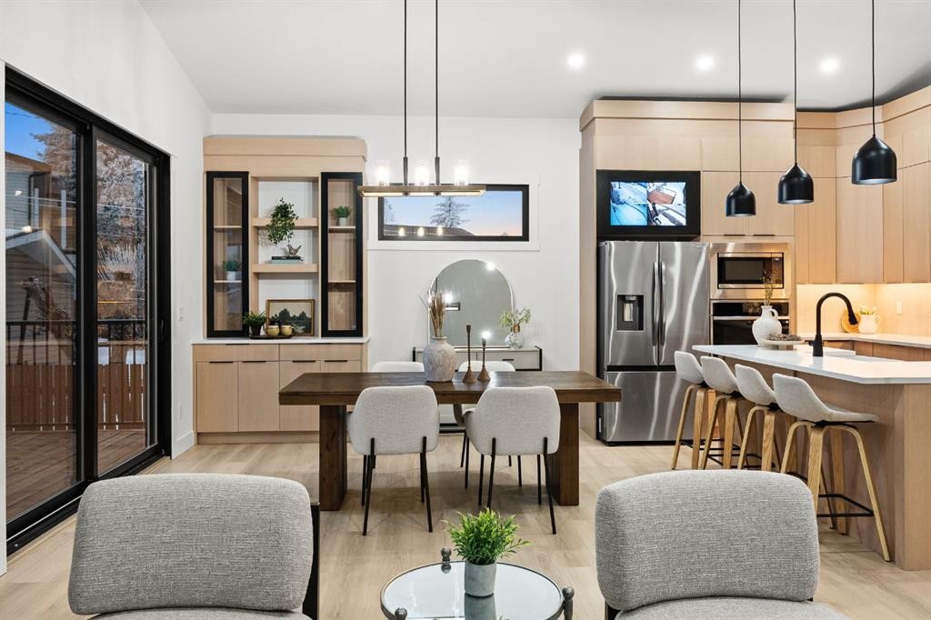 27 Glacier Drive Sw, Calgary, AB - Indoor Photo Showing Dining Room
