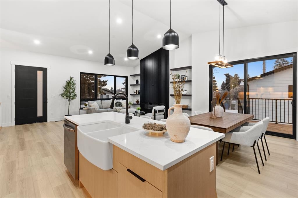 27 Glacier Drive Sw, Calgary, AB - Indoor