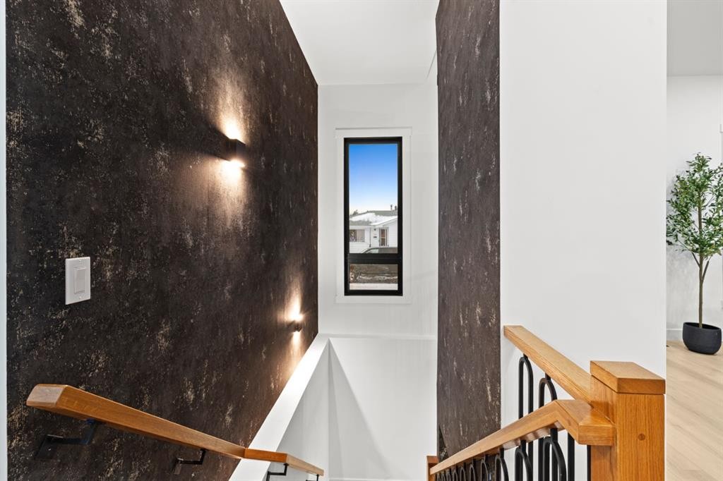 27 Glacier Drive Sw, Calgary, AB - Indoor Photo Showing Other Room