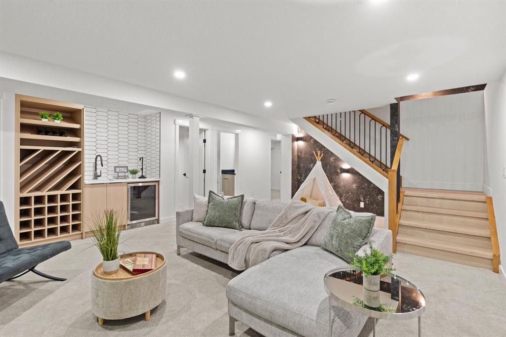 27 Glacier Drive Sw, Calgary, AB - Indoor Photo Showing Living Room