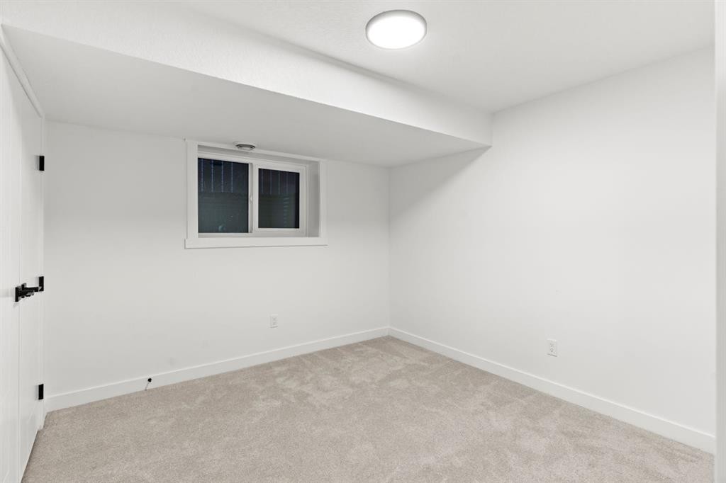 27 Glacier Drive Sw, Calgary, AB - Indoor Photo Showing Other Room