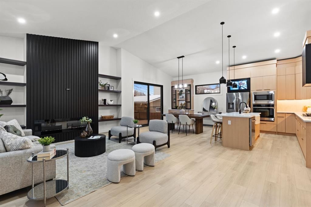 27 Glacier Drive Sw, Calgary, AB - Indoor