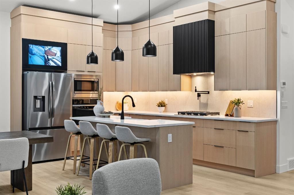 27 Glacier Drive Sw, Calgary, AB - Indoor Photo Showing Kitchen With Upgraded Kitchen
