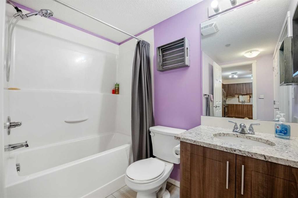 2107-99 Copperstone Park Se, Calgary, AB - Indoor Photo Showing Bathroom