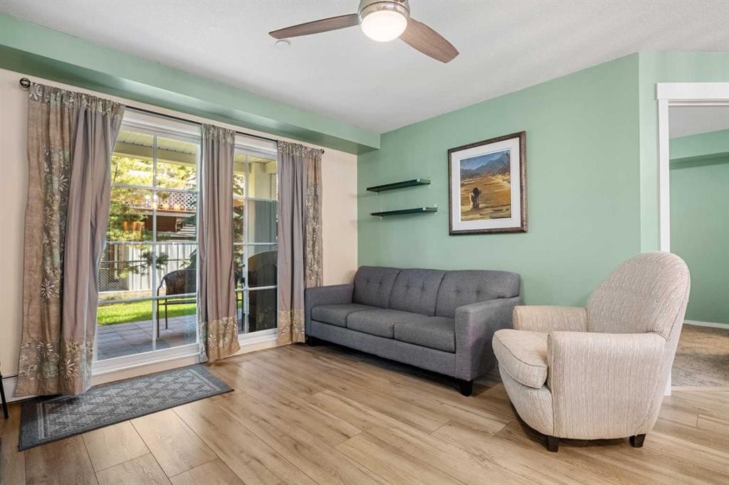 2107-99 Copperstone Park Se, Calgary, AB - Indoor Photo Showing Living Room