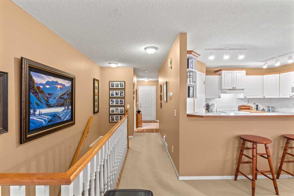 39 Mt Aberdeen Manor Se, Calgary, AB - Indoor