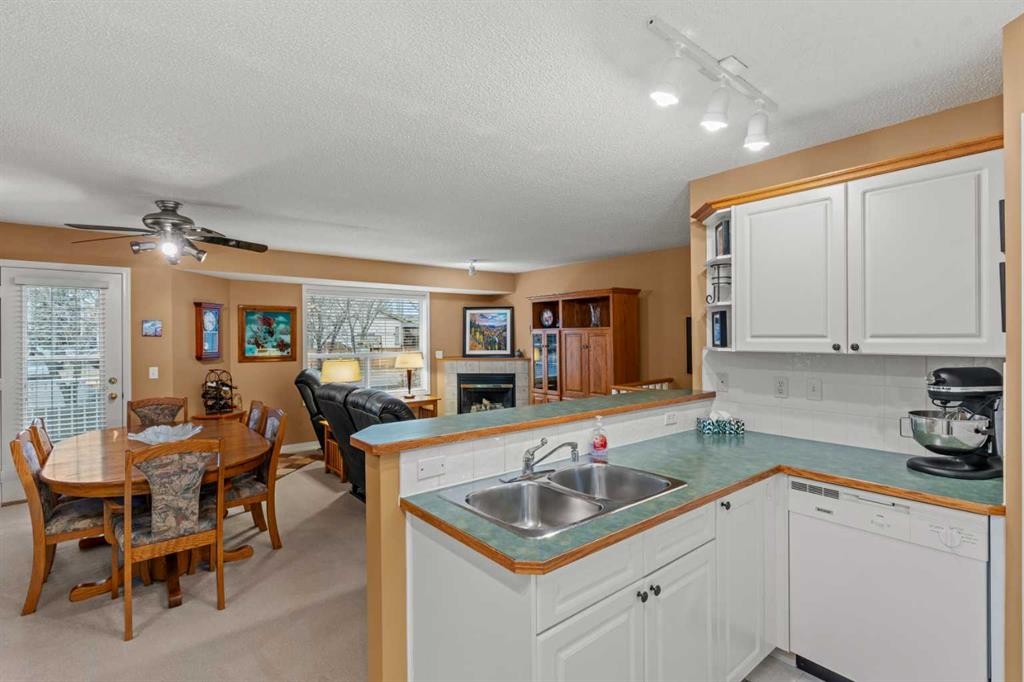 39 Mt Aberdeen Manor Se, Calgary, AB - Indoor Photo Showing Other Room