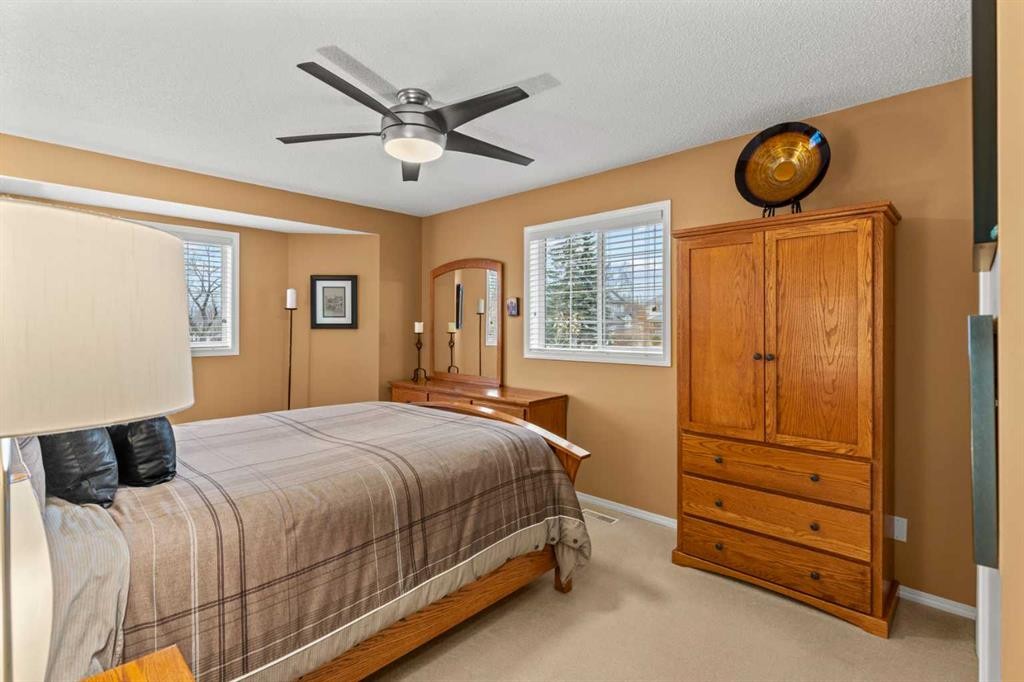 39 Mt Aberdeen Manor Se, Calgary, AB - Indoor Photo Showing Bedroom