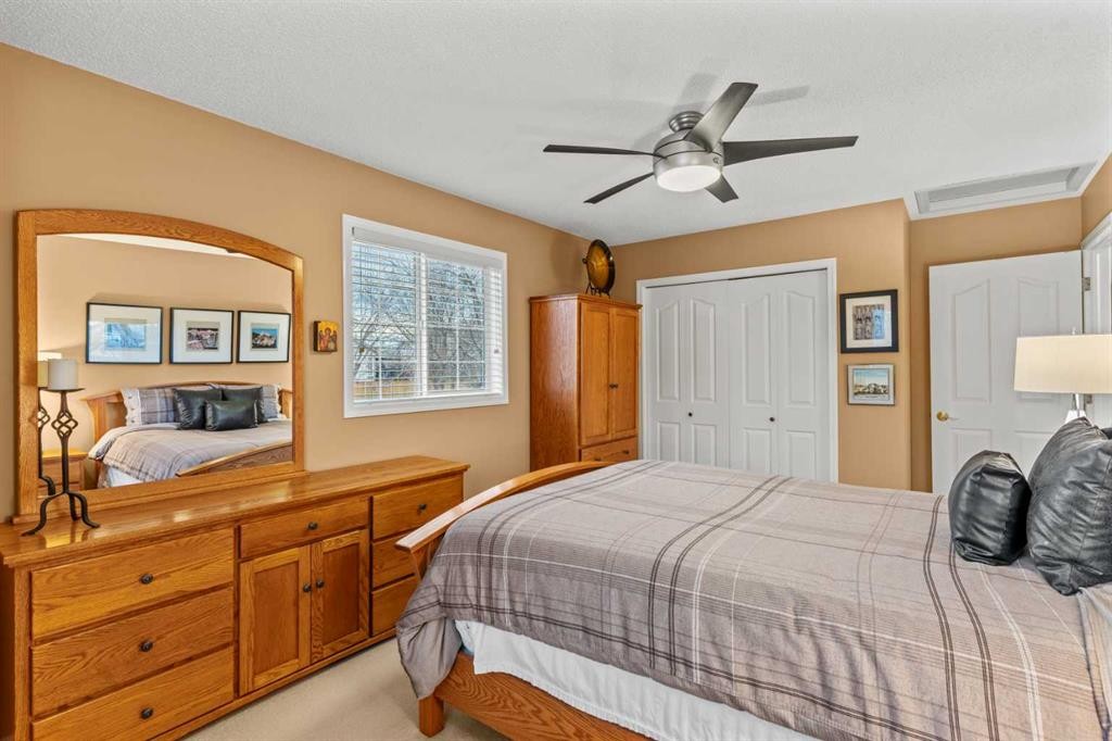 39 Mt Aberdeen Manor Se, Calgary, AB - Indoor Photo Showing Bedroom