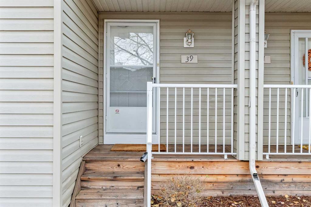 39 Mt Aberdeen Manor Se, Calgary, AB - Outdoor With Exterior