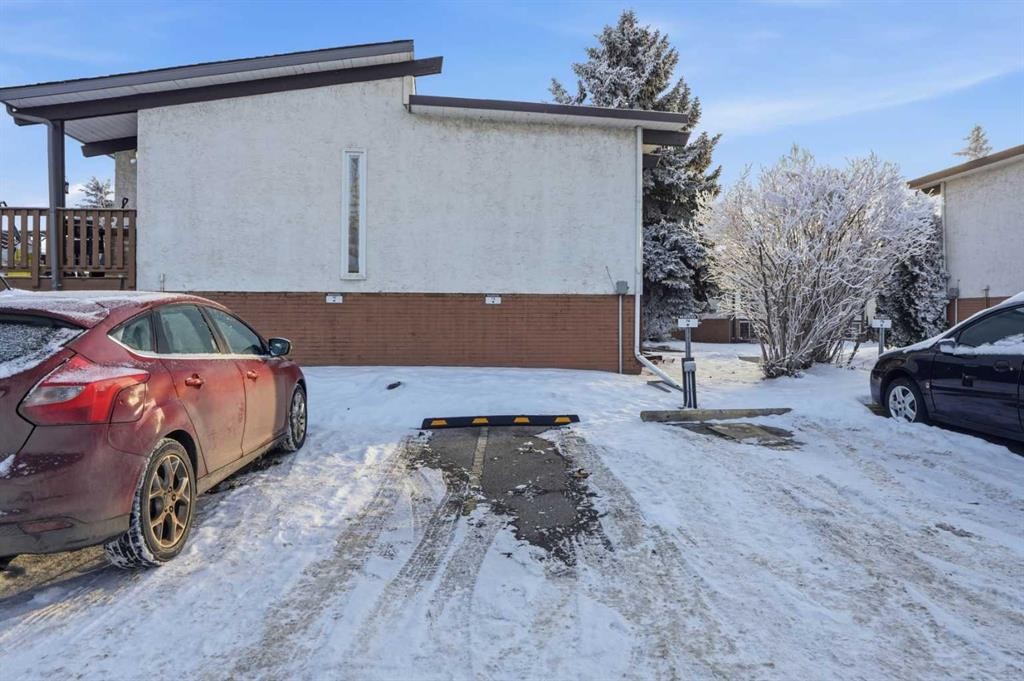 107 Pinemont Bay Ne, Calgary, AB - Outdoor