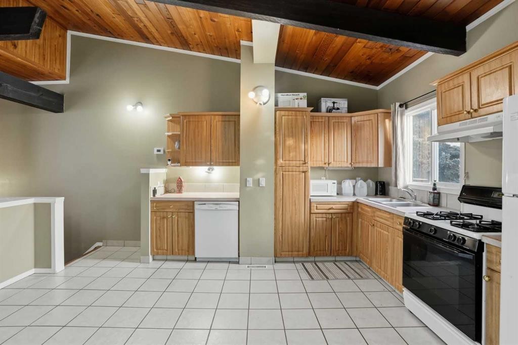 107 Pinemont Bay Ne, Calgary, AB - Indoor Photo Showing Kitchen With Double Sink