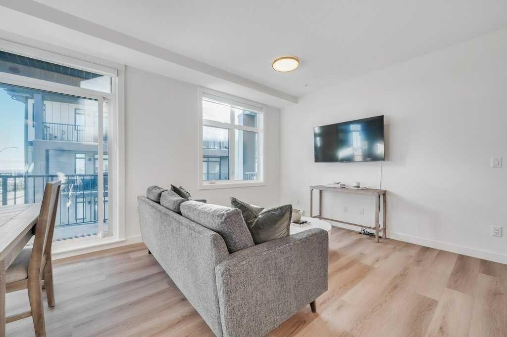 2316-200 Seton Circle Se, Calgary, AB - Indoor Photo Showing Living Room