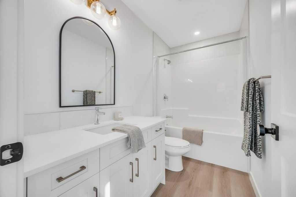 2316-200 Seton Circle Se, Calgary, AB - Indoor Photo Showing Bathroom