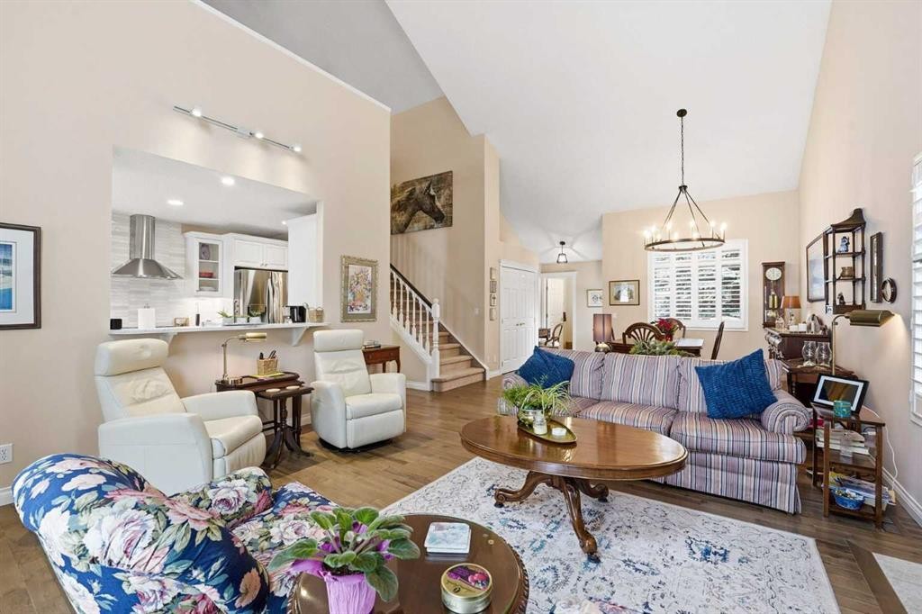 39 Varsity Estates Park Nw, Calgary, AB - Indoor Photo Showing Living Room