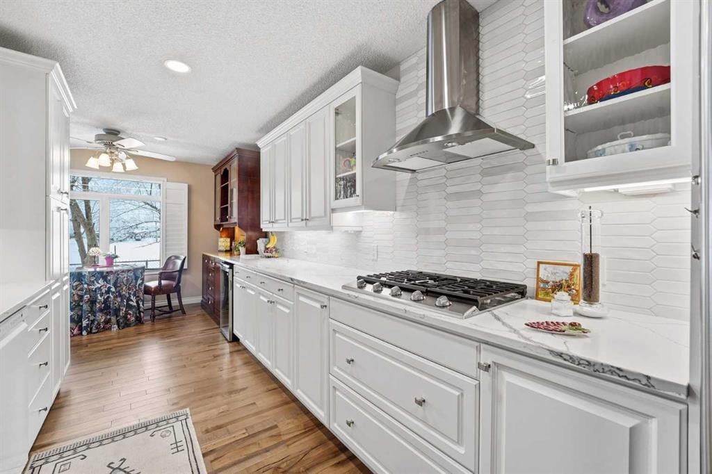 39 Varsity Estates Park Nw, Calgary, AB - Indoor Photo Showing Kitchen With Upgraded Kitchen