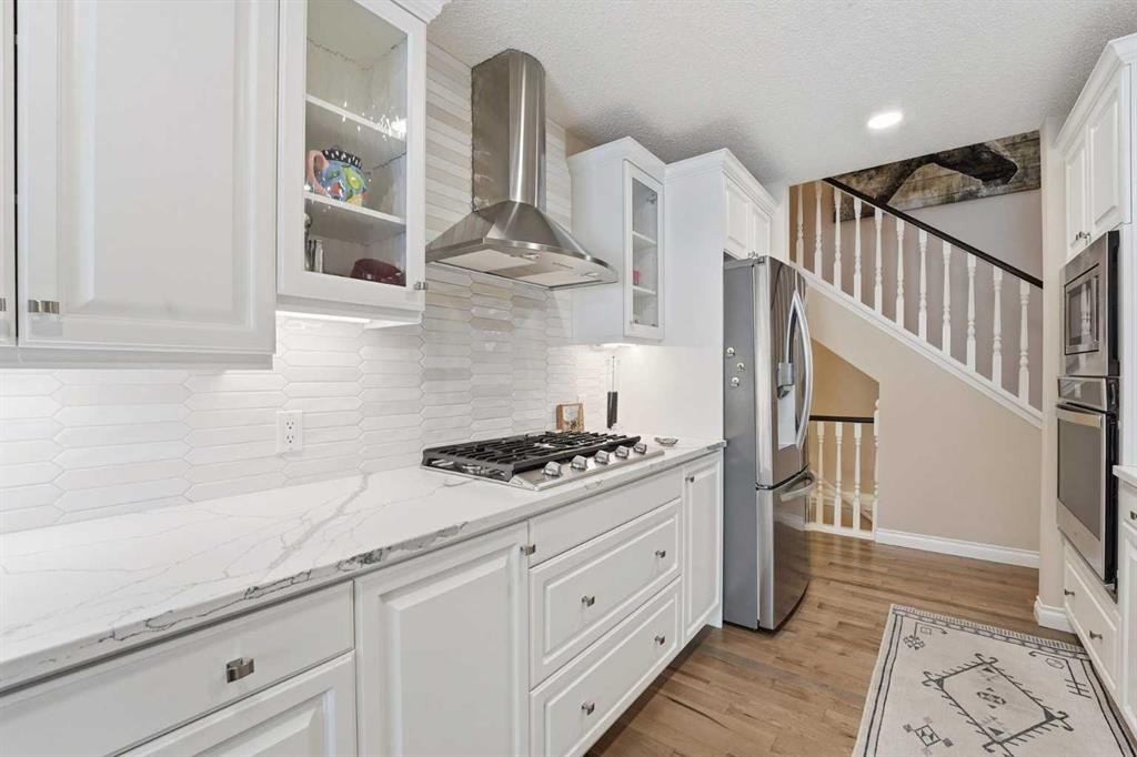 39 Varsity Estates Park Nw, Calgary, AB - Indoor Photo Showing Kitchen With Upgraded Kitchen