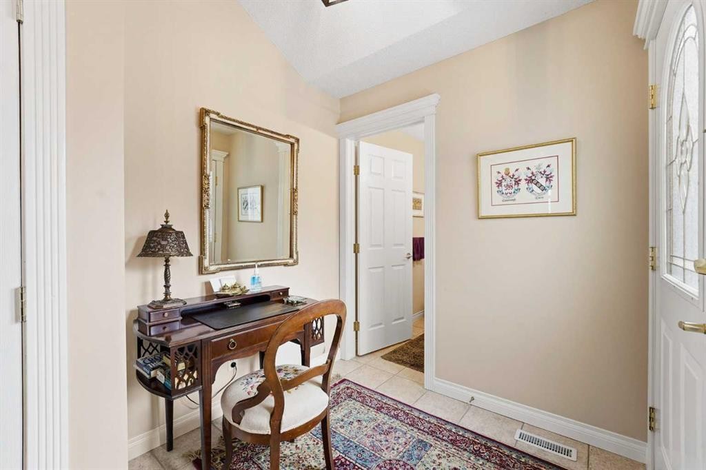 39 Varsity Estates Park Nw, Calgary, AB - Indoor Photo Showing Other Room