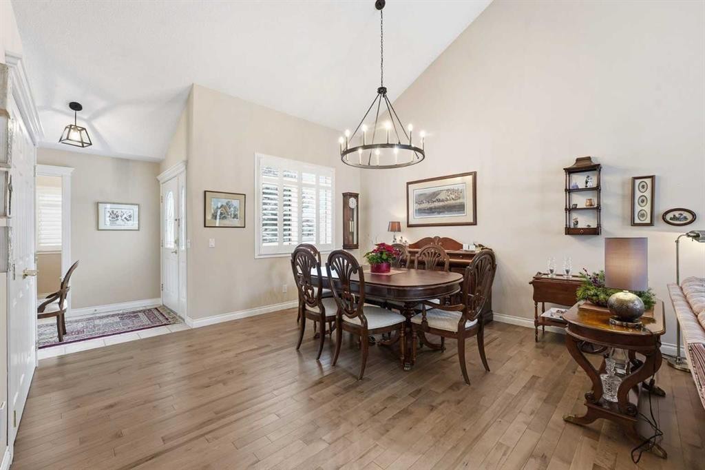39 Varsity Estates Park Nw, Calgary, AB - Indoor Photo Showing Dining Room
