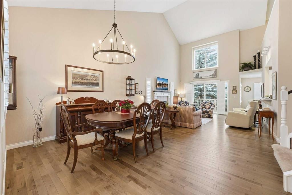 39 Varsity Estates Park Nw, Calgary, AB - Indoor Photo Showing Dining Room