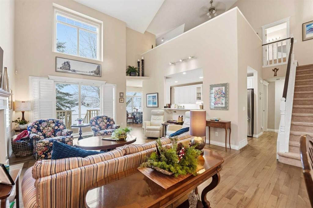 39 Varsity Estates Park Nw, Calgary, AB - Indoor Photo Showing Living Room