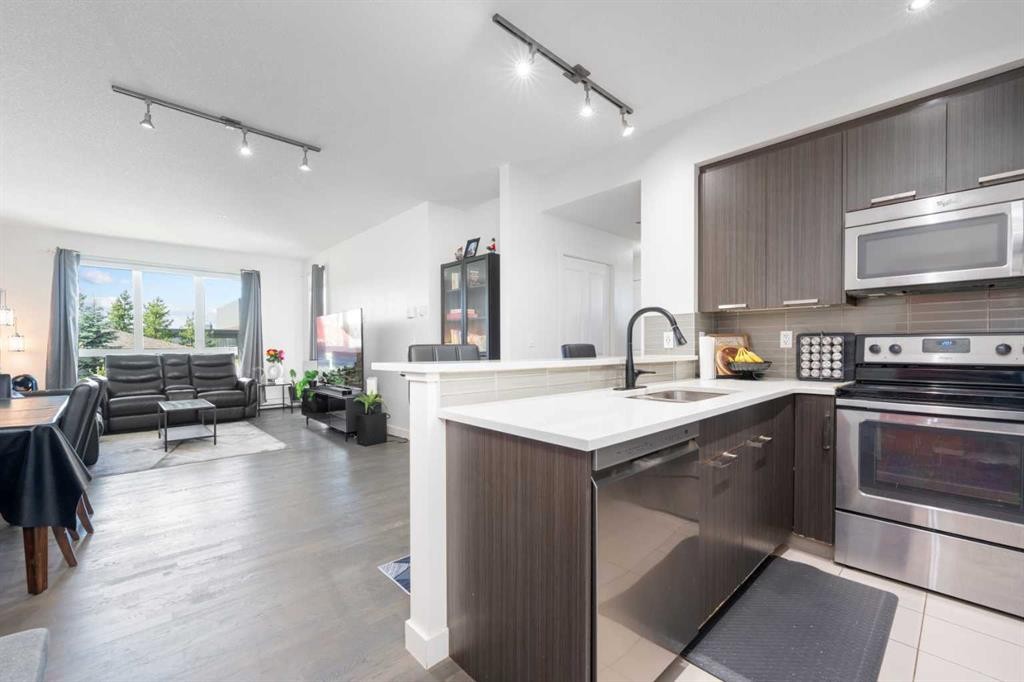 2205-175 Silverado Boulevard Sw, Calgary, AB - Indoor Photo Showing Kitchen