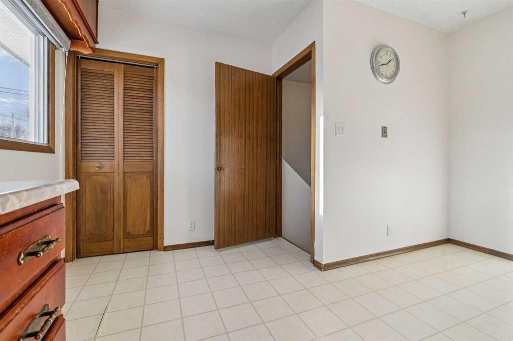 811 19 Avenue Nw, Calgary, AB - Indoor Photo Showing Other Room