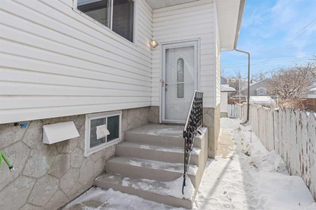 811 19 Avenue Nw, Calgary, AB - Outdoor With Exterior