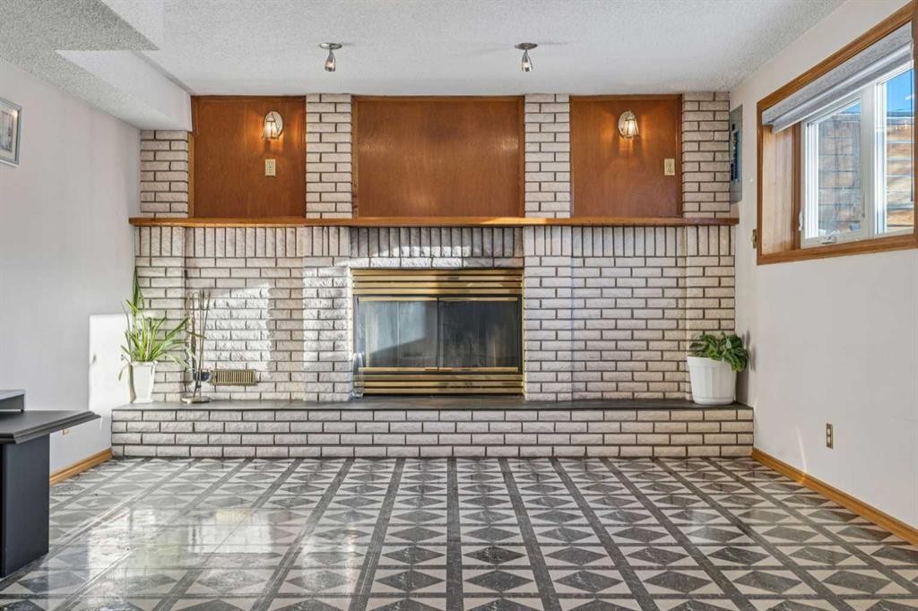 811 19 Avenue Nw, Calgary, AB - Indoor Photo Showing Other Room With Fireplace